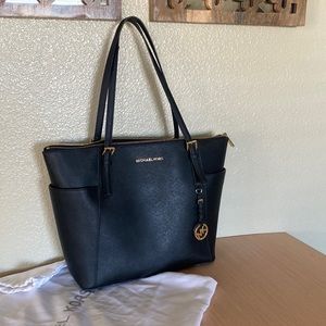 KORS Michael Kors-Jet Set Top Zip Black Handbag-Gold Finish-Saffiano Leather